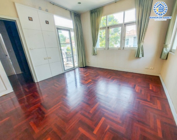 *****บ้านเดี่ยวมือสอง ม.มณีรินทร์ เลคแอนด์พาร์ค ราชพฤกษ์-ติวานนท์ หน้าโครงการติดถนนใหญ่ บนพื้นที่ 94.1 ตร.ว. ฟังก์ชัน 3 ห้องนอน 3 ห้องน้ำ จอดรถได้ 2 คัน บ้านสวยพร้อมอยู่ ทำเลเข้า-ออกเมืองสะดวก เชื่อมต่อถนนหลายเส้นทาง ใกล้เซ็นทรัล แจ้งวัฒนะ และทางด่วนศรีสมาน